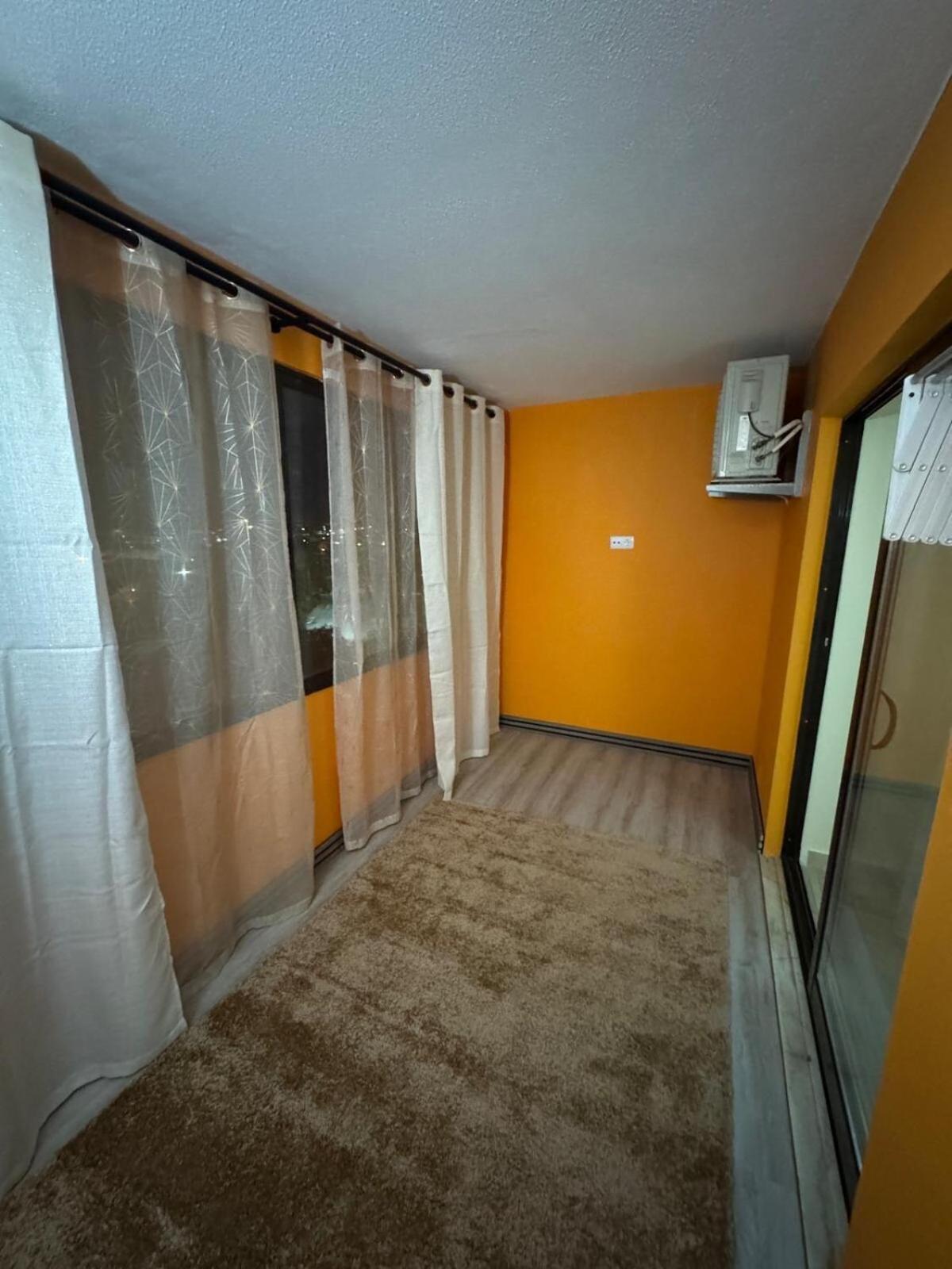 Perfect In Apartment *